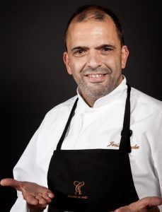 JESÚS SÁNCHEZ, TRADICION E INNOVACION EN EL JURADO DE PINTXOS EN HONDARRIBIA