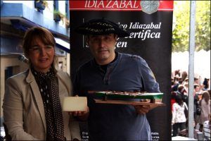 ARANBURU ELKARTEA DE IDIAZABAL LOGRÓ LA TXAPELA DE CAMPEÓN EN EL IX CONCURSO DE QUESO PASTOR DE HONDARRIBIA
